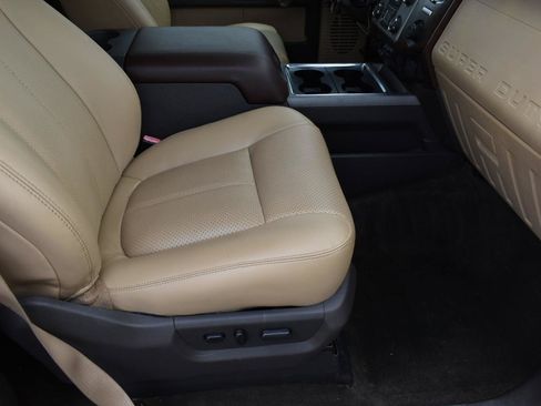 Used 2016 Ford F350 Lariat w/ Lariat Interior Package AWD/4WD image 28
