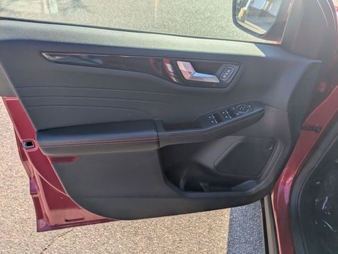 Certified 2025 Ford Escape ST-Line Elite image 12