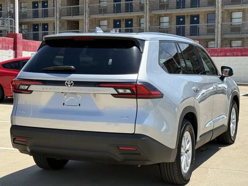 Used 2025 Toyota Grand Highlander AWD image 4