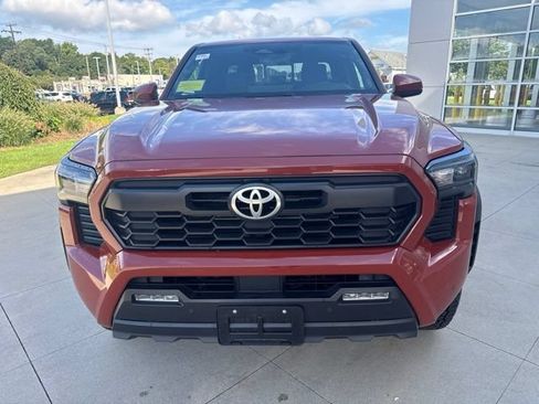Used 2025 Toyota Tacoma TRD Off-Road w/ TRD Off Road Upgrade Package AWD/4WD image 2