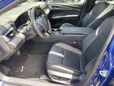 Used 2025 Toyota Camry SE w/ Convenience Package FWD image 12