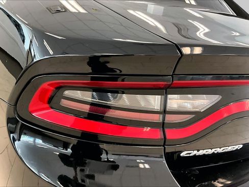 Used 2019 Dodge Charger SXT RWD image 27