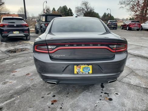 Used 2017 Dodge Charger SE w/ Popular Equipment Group image 6