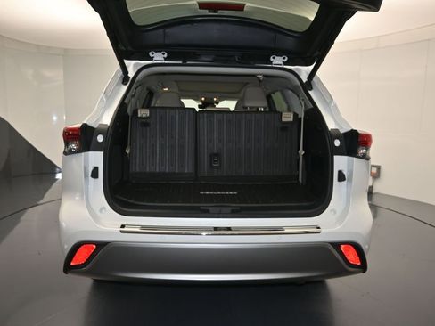 Used 2022 Toyota Highlander Platinum FWD image 27