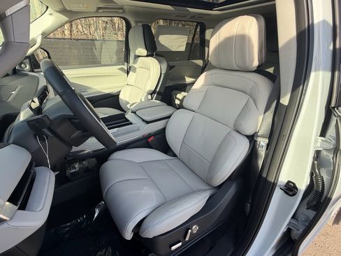 New 2026 Lincoln Navigator Reserve AWD/4WD image 26