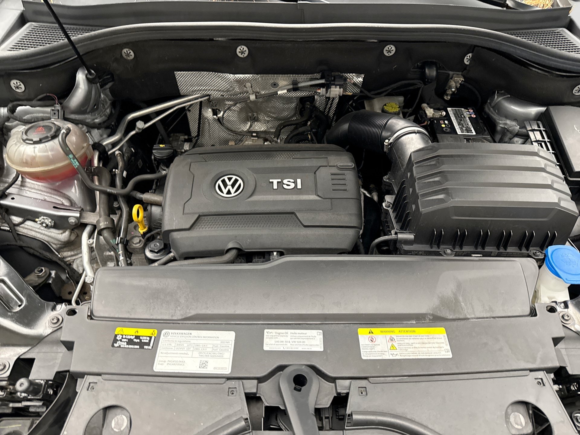 Used 2023 Volkswagen Atlas Cross Sport SEL R-Line AWD/4WD image 27
