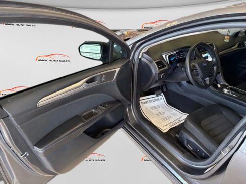 Used 2019 Ford Fusion SE FWD image 7