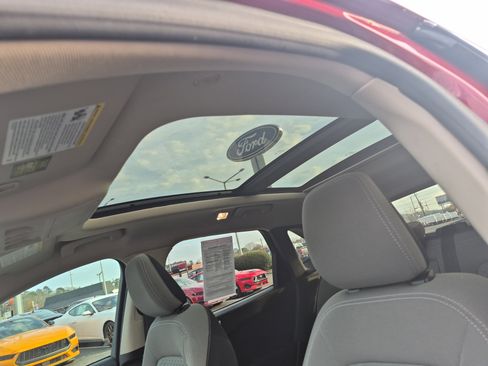 Used 2020 Ford Escape SE image 8