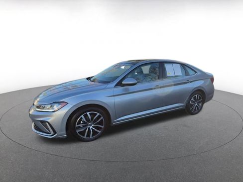 Used 2025 Volkswagen Jetta SE image 8