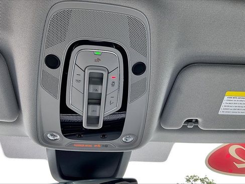 Used 2022 Audi e-tron Premium Plus w/ Premium Plus Package image 28