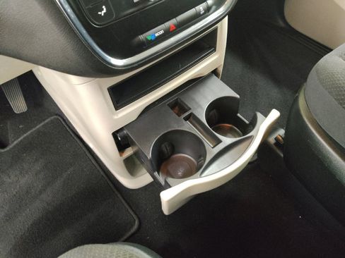 Used 2019 Dodge Grand Caravan SE w/ UConnect Hands-Free Group FWD image 26