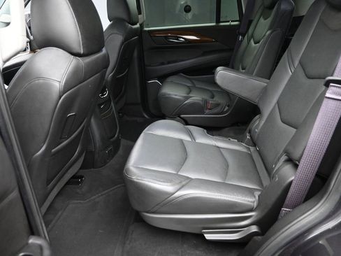 Used 2016 Cadillac Escalade Luxury image 14