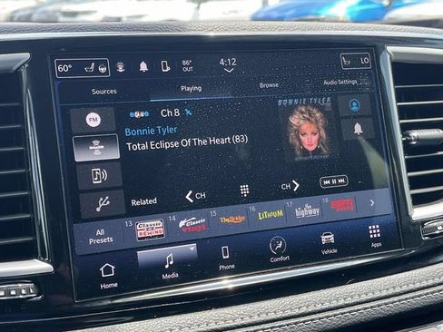 Used 2023 Chrysler Pacifica Touring-L FWD image 28