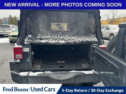 Used 2017 Jeep Wrangler Unlimited Rubicon w/ Cold Weather Group image 12
