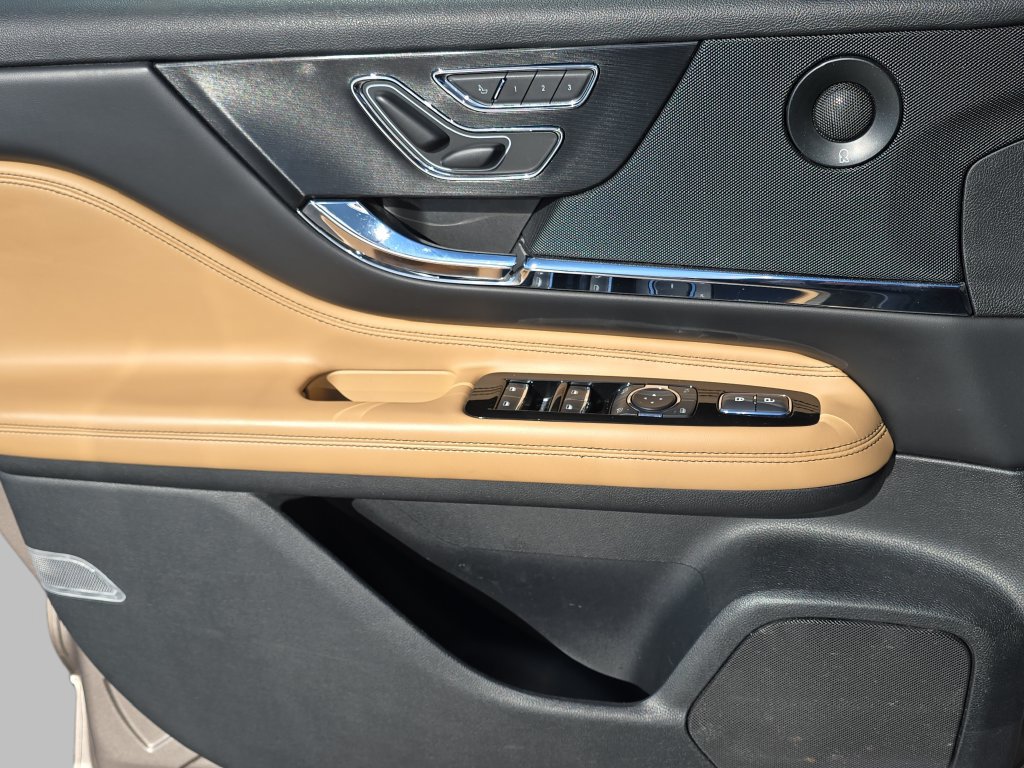 Used 2020 Lincoln Corsair Reserve AWD/4WD image 30