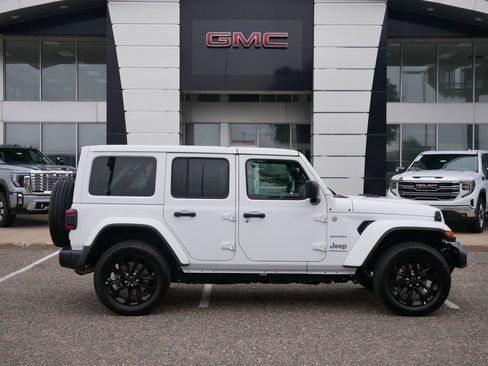 Used 2024 Jeep Wrangler Unlimited Sahara AWD/4WD image 2