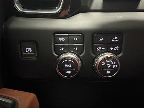 Used 2024 GMC Sierra 2500 Denali Ultimate AWD/4WD image 31