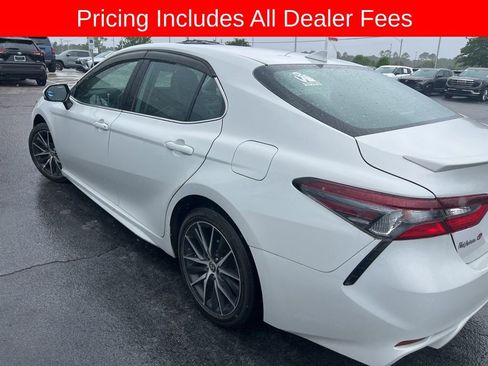 Used 2023 Toyota Camry SE FWD image 3