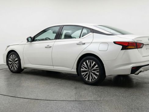 Used 2025 Nissan Altima 2.5 SV image 6