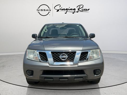 Used 2018 Nissan Frontier SV RWD image 2