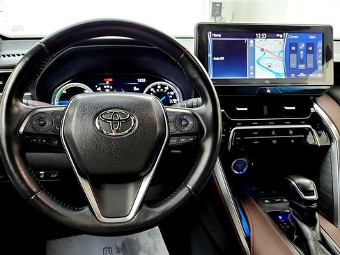 Used 2021 Toyota Venza Limited image 27