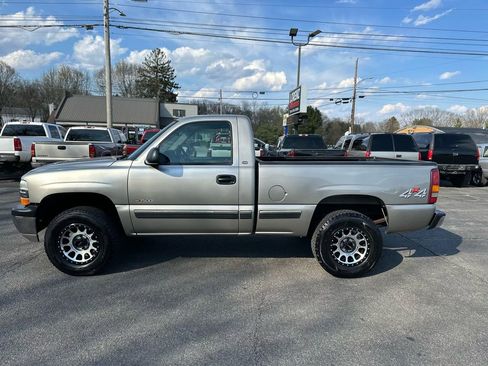 Used 2000 Chevrolet Silverado 1500 4x4 Regular Cab w/ Exterior Appearance Pkg image 2