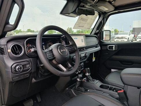 New 2026 Jeep Gladiator Sport AWD/4WD image 9