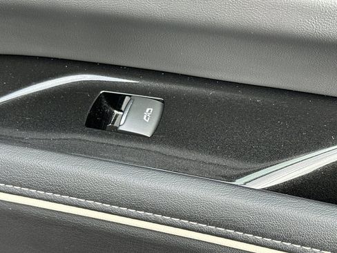 Certified 2024 Cadillac Escalade Sport w/ LPO, ONYX Package image 23