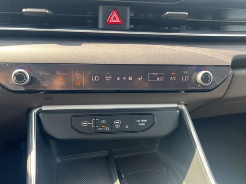 Used 2025 Kia Carnival SX image 18