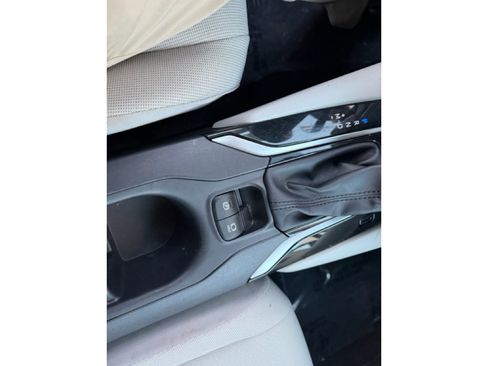 Used 2025 Toyota Corolla Cross L image 11