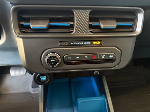 Used 2025 Ford Maverick XLT w/ XLT Luxury Package FWD image 12