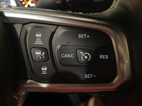 Used 2020 Jeep Wrangler Unlimited Sahara image 15