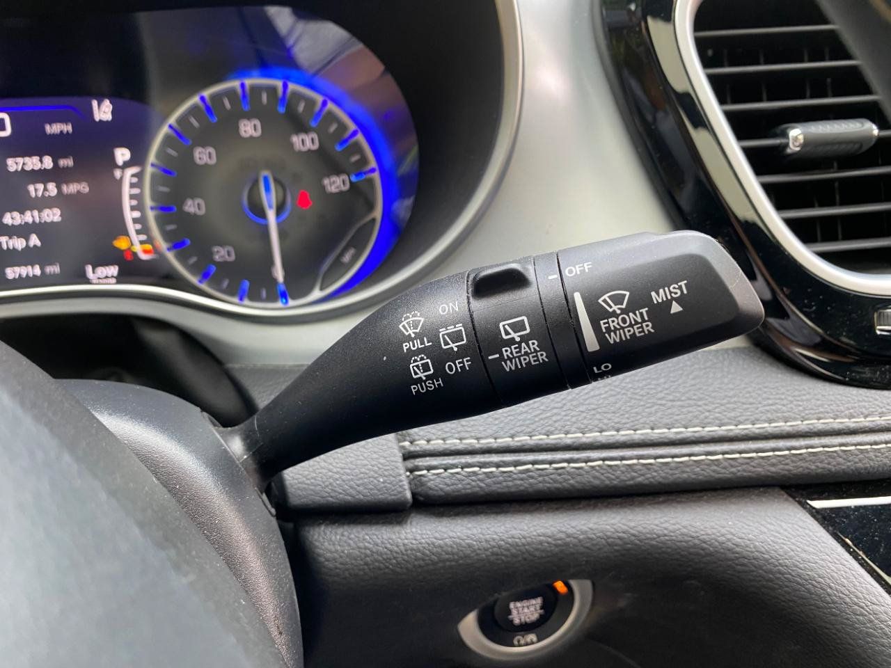 Used 2025 Chrysler Pacifica Limited FWD image 69