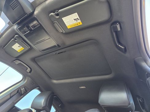 Used 2021 MAZDA MAZDA3 Hatchback w/Premium Plus Pkg image 11