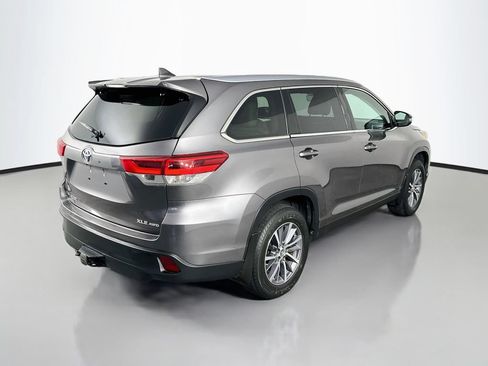 Used 2019 Toyota Highlander XLE AWD/4WD image 7