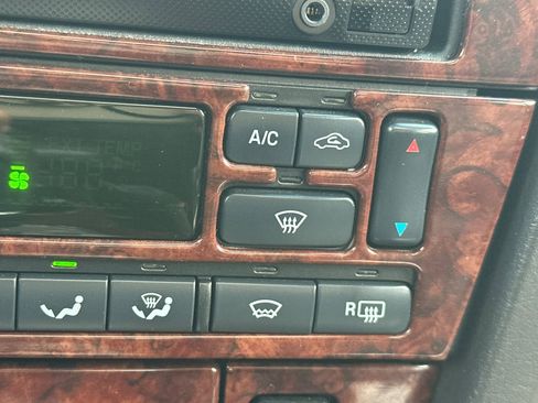 Used 2002 Lincoln LS image 28