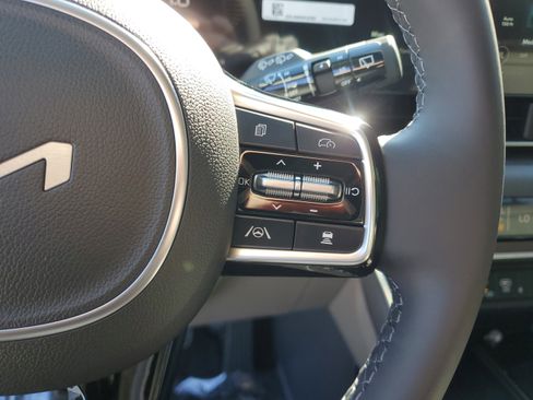 New 2026 Kia Carnival EX FWD image 24