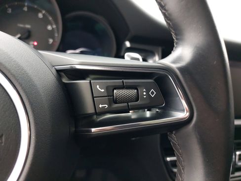 Used 2022 Porsche Macan w/ Premium Package Plus image 20