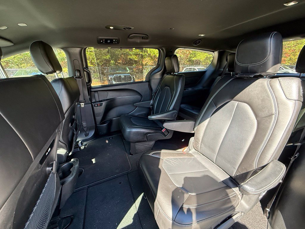 Used 2025 Chrysler Pacifica Select FWD image 11
