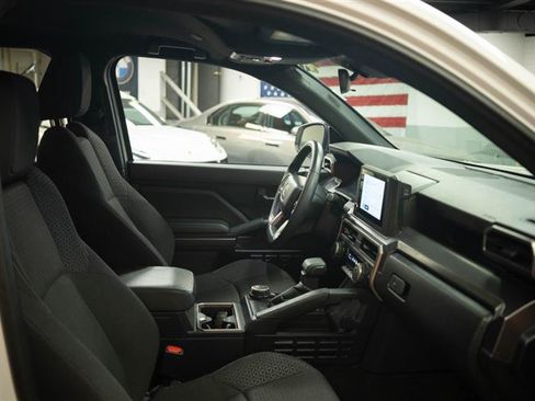 Used 2025 Toyota 4Runner SR5 AWD/4WD image 12