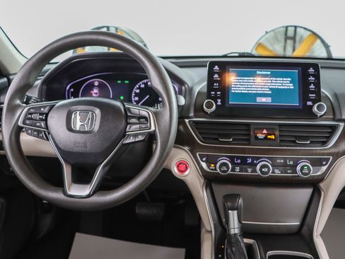 Used 2018 Honda Accord EX image 17