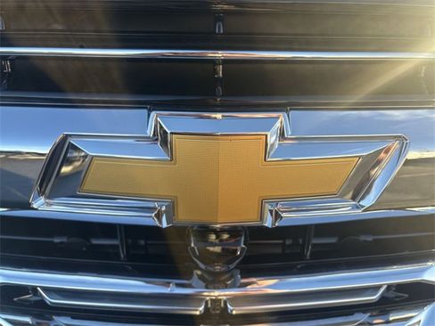 New 2026 Chevrolet Suburban Premier image 32