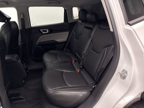 Used 2022 Jeep Compass Limited image 17