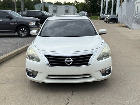 Used 2015 Nissan Altima 2.5 SL w/ Technology Package FWD image 3