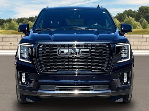 Used 2023 GMC Yukon XL Denali Ultimate AWD/4WD image 3