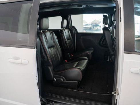 Used 2018 Dodge Grand Caravan GT FWD image 19