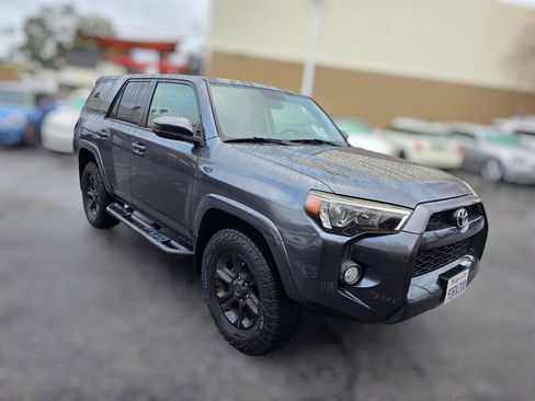 Used 2016 Toyota 4Runner SR5 image 5