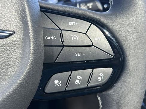 Used 2023 Chrysler Pacifica Touring-L w/ Uconnect Theater Family Group image 13