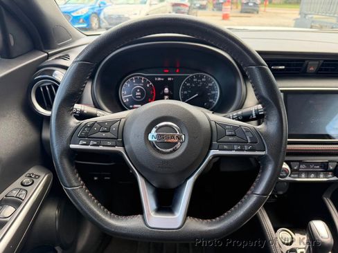 Used 2019 Nissan Kicks SR w/ SR Premium Package FWD image 23