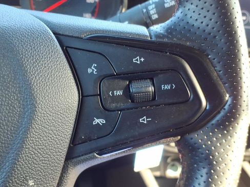 Used 2024 Chevrolet Trax RS w/ Sunroof Package FWD image 19